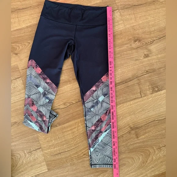 Prana leggings size M with geometric designs - Picture 5 of 6